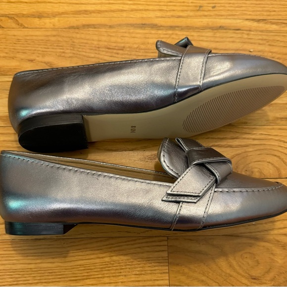 Talbots New Silver Ryan Knot Loafer Sz 8.5 NWOB - Picture 4 of 5